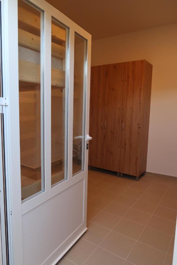 Robinson Olive Tree Huts Villa Cara Exterior photo